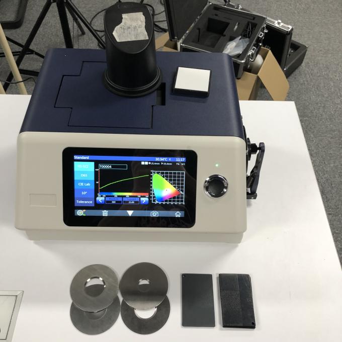 Spektrofotometer benchtop akurasi tinggi D / 0 untuk pemantulan transmisi kaca film dan kabut warna perbedaan YS6060